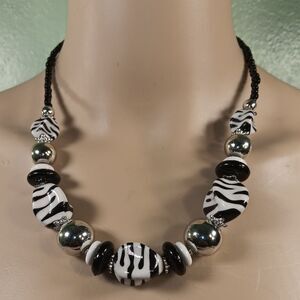 women black and white necklace